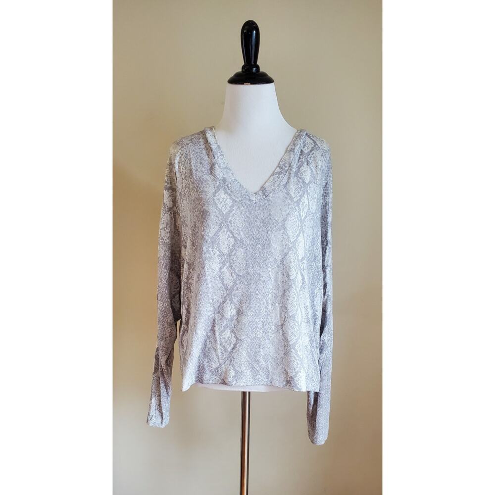Freshman Women's‎ Lightknit Snakeskin Grey Long Sleeve Cropped Sweater Size M